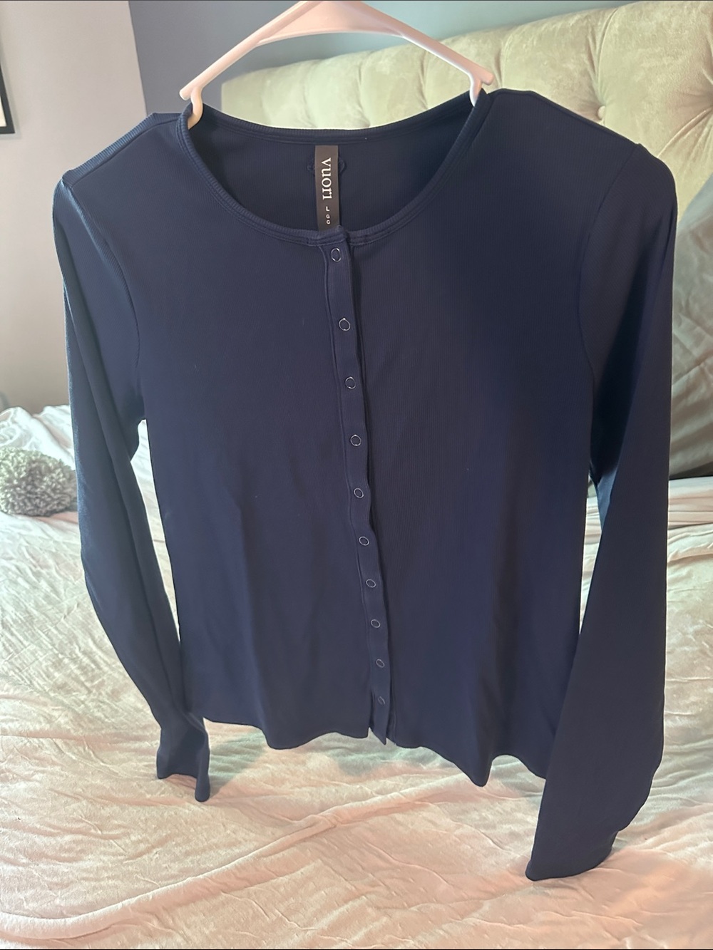 NEW Vuori Women's Navy Long-Sleeve Button-Front Shirt Large